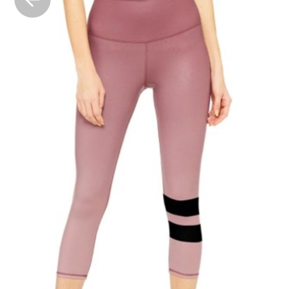 Alo High Waist Airbrush Capri M